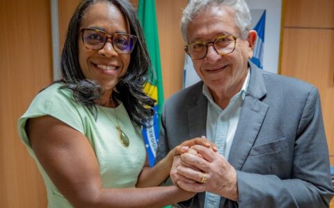 Imagem do post Com viagem para Manchester, Caetano passa comando da Prefeitura de Camaçari para vice-prefeita