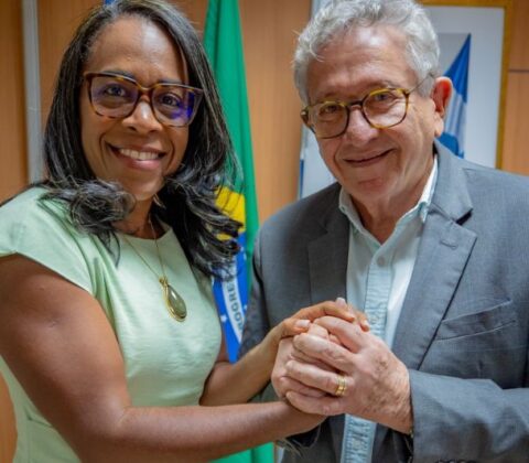 Imagem do post Com viagem para Manchester, Caetano passa comando da Prefeitura de Camaçari para vice-prefeita