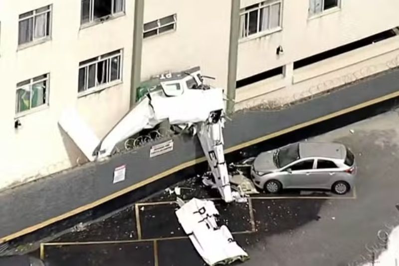 Avião de pequeno porte cai e colide com prédio residencial em Belo Horizonte