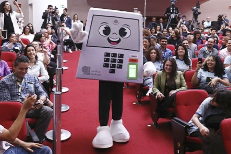 TSE apresenta novo mascote para eleições de 2026