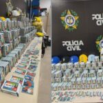 Polícia Civil apreende 200 mil figurinhas falsificadas da Copa do Mundo