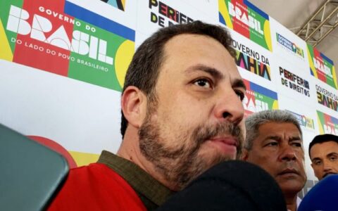 Imagem do post Boulos critica EUA por classificação de PCC e CV e cita “traidores da pátria”