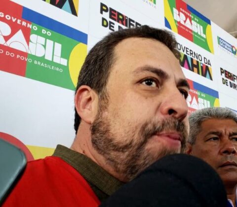 Imagem do post Boulos critica EUA por classificação de PCC e CV e cita “traidores da pátria”