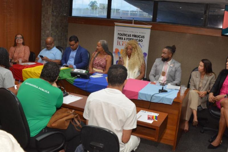 Alba debate políticas públicas e direitos da população LGBTQIAPN+