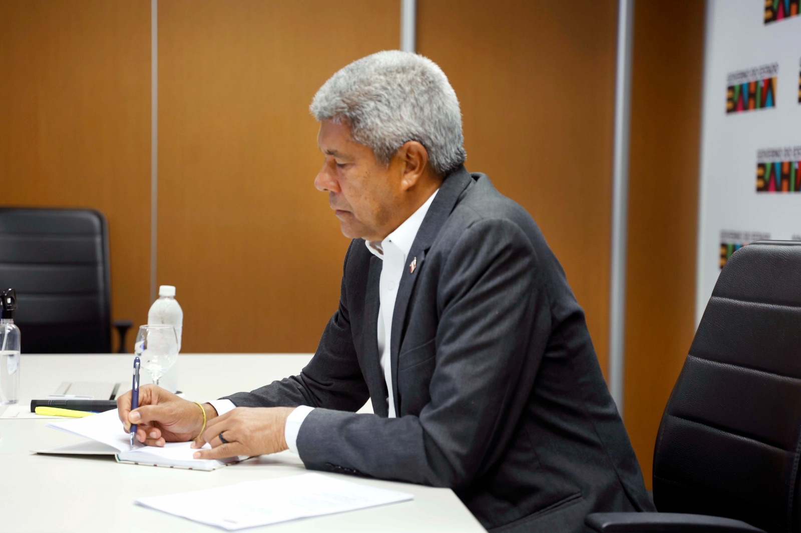 Jerônimo Rodrigues encaminha LDO 2027 à Alba com previsão de R$ 85,6 bilhões