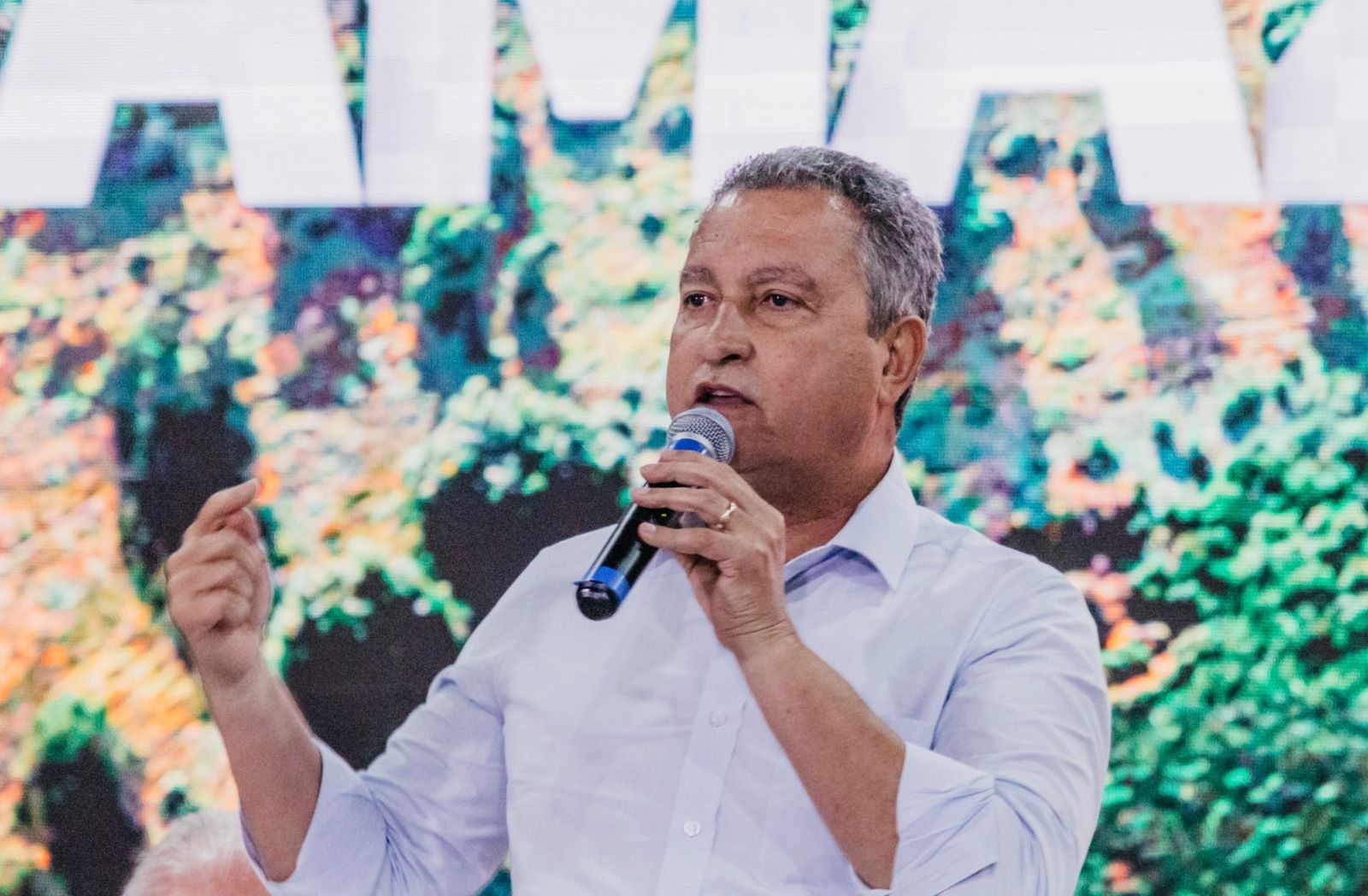 “Apesar das aves de agouro, a Bahia segue em frente”, afirma Rui Costa nas redes sociais