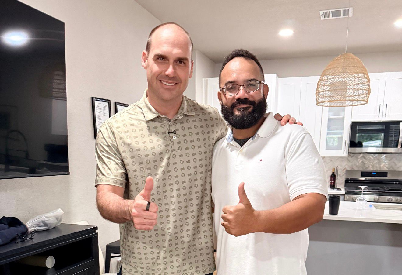Leandro de Jesus é convidado por Eduardo Bolsonaro para representar a Bahia em comitiva de reunião entre Flávio e Trump