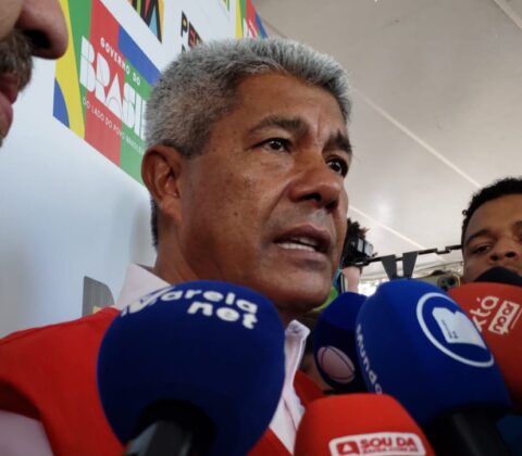 Imagem do post Jerônimo rebate oposição e sai em defesa de prefeitos