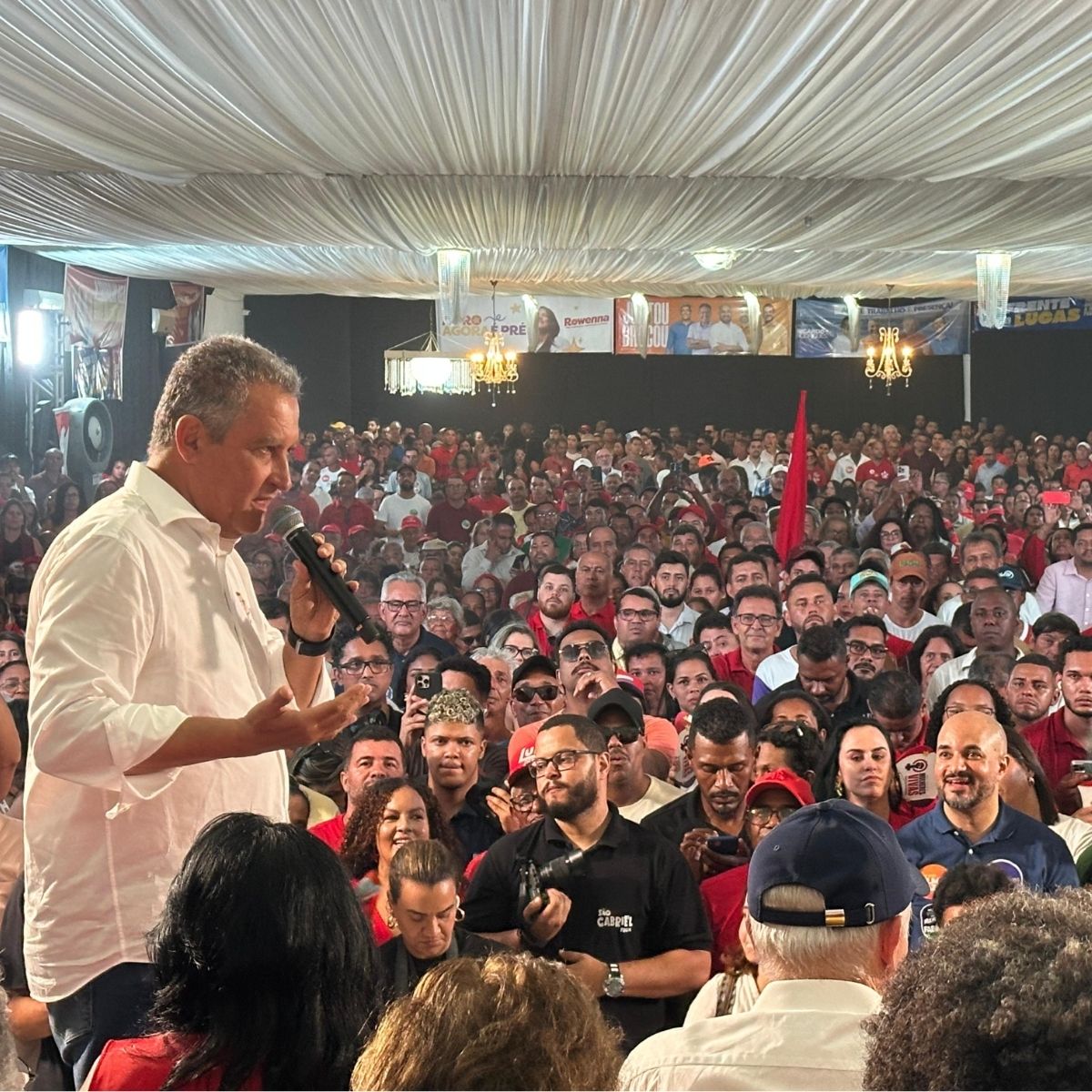 Rui Costa diz que oposição na Bahia esconde ligação com Bolsonaro: “Time das 700 mil mortes”