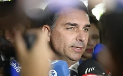 Imagem do post Flávio Bolsonaro admite pedido de patrocínio a dono do Banco Master para filme de Jair Bolsonaro