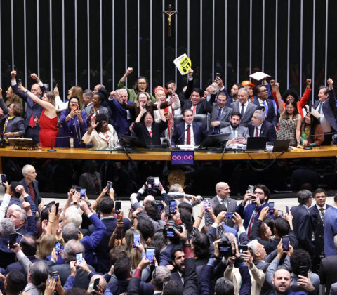Imagem do post Câmara dos Deputados aprova fim da escala 6×1; projeto vai para o Senado