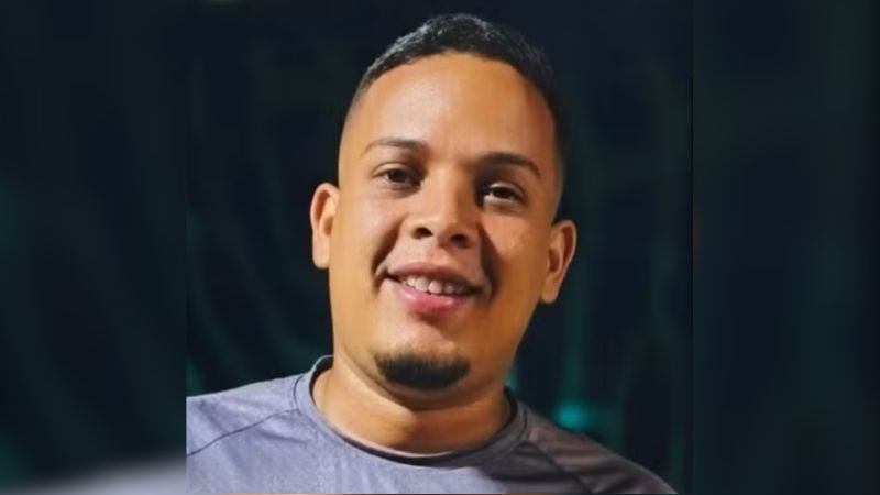 Motorista de aplicativo é executado após sair de casa para checar pneus furados