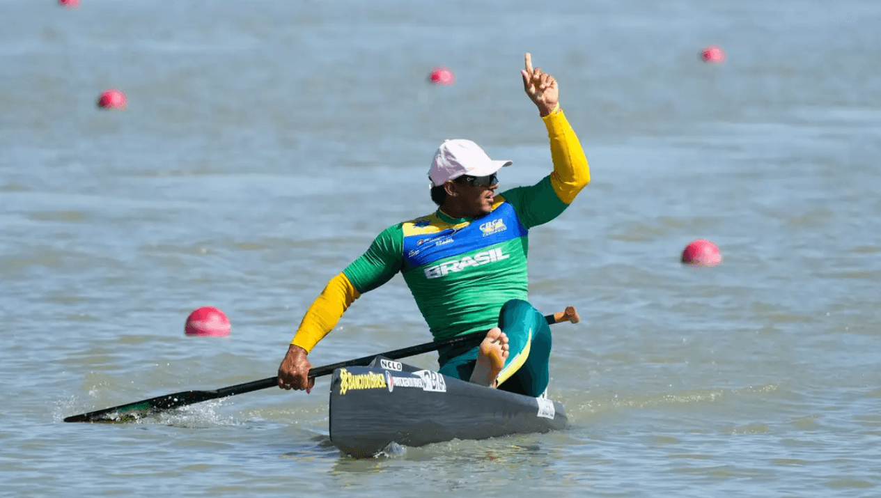 Isaquias Queiroz brilha na Hungria e conquista a prata