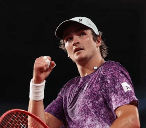 Imagem do post Após eliminar Djokovic, João Fonseca faz mais uma vítima e avança às quartas