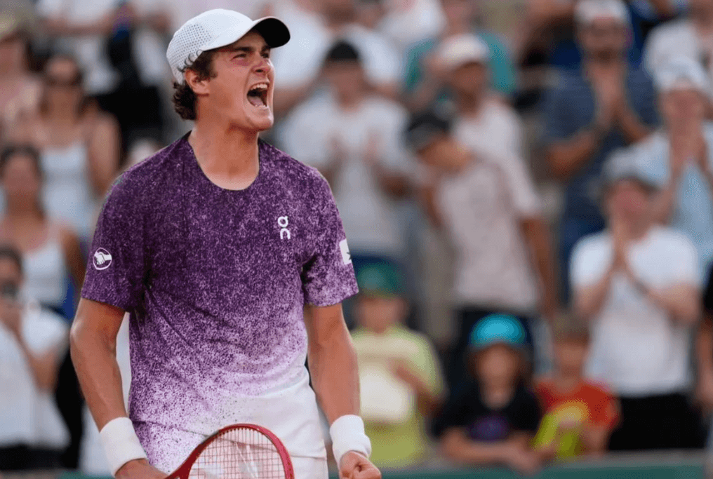 Virada histórica! João Fonseca vence e enfrenta Djokovic