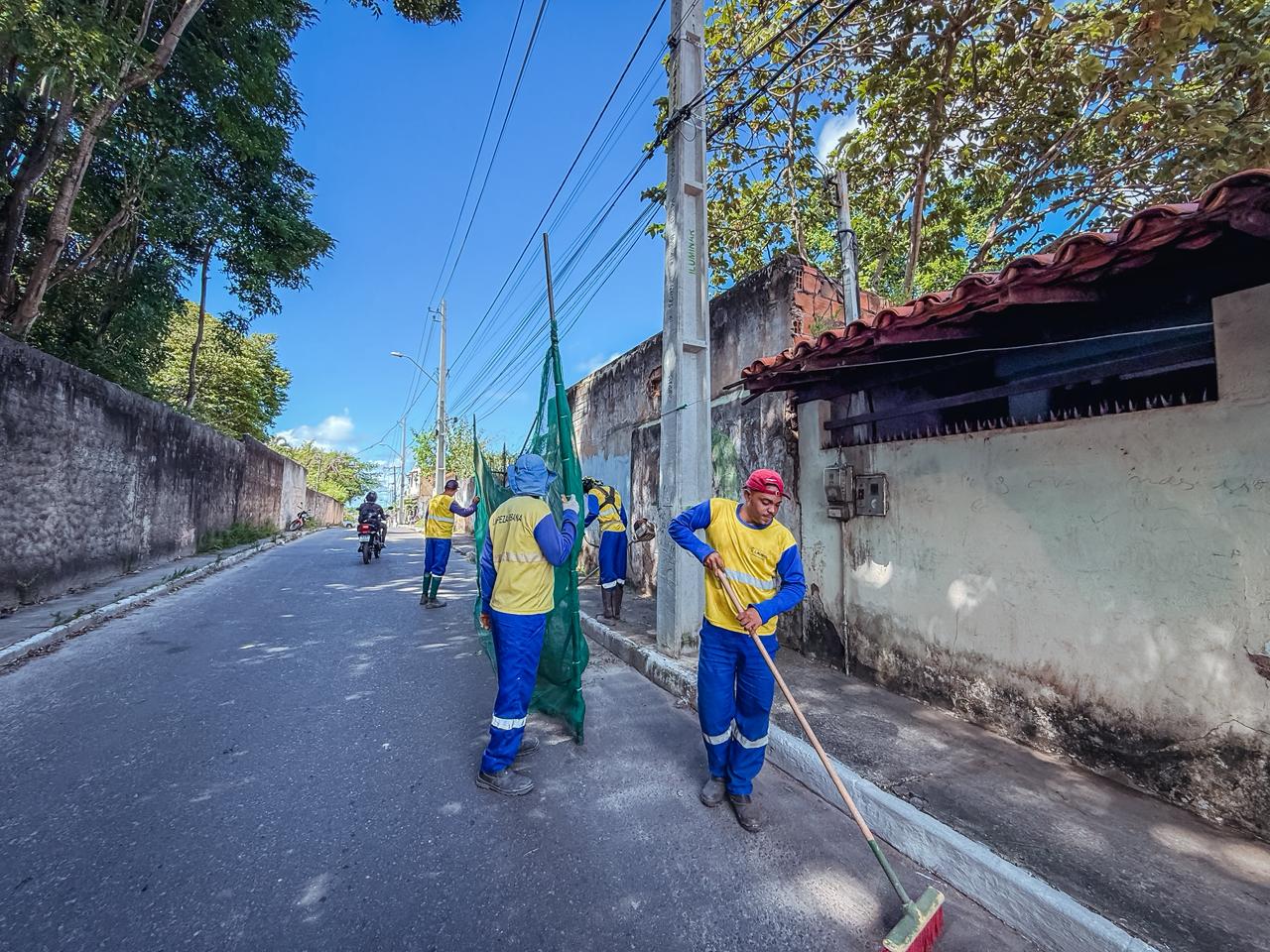 Lauro de Freitas realiza mutirão de limpeza em Itinga