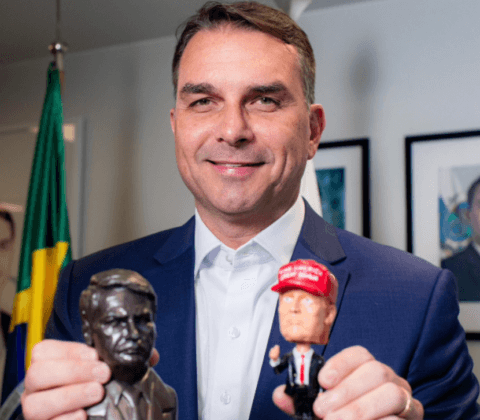 Imagem do post Em meio à turbulência, Flávio Bolsonaro embarca para encontro com Trump na Casa Branca