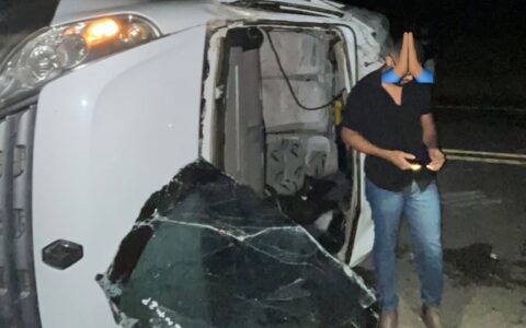 Imagem do post Van com cantor baiano capota duas vezes na Bahia