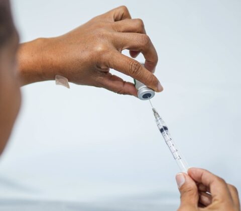 Imagem do post Anvisa atualiza regras das vacinas contra a Covid-19; veja o que passa a valer no Brasil