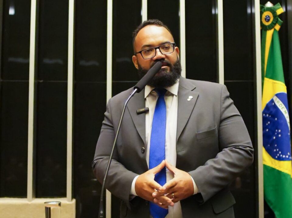 Deputado vai à Justiça contra “check-in digital obrigatório” em hotéis