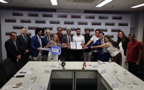 Imagem do post Jerônimo autoriza restauração de igreja histórica e entrega veículos para Abaíra