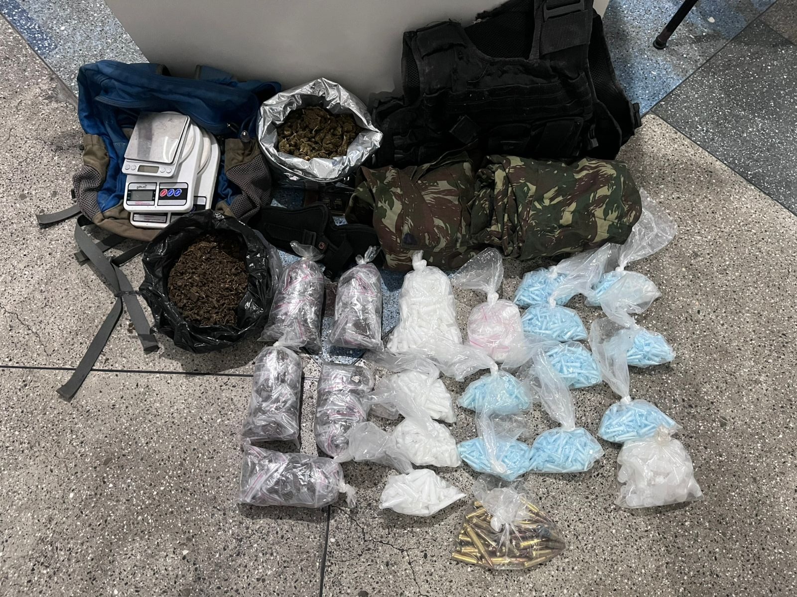 ‘Baque no BDM’: Polícia apreende munições, armas e drogas no Engenho Velho da Federação