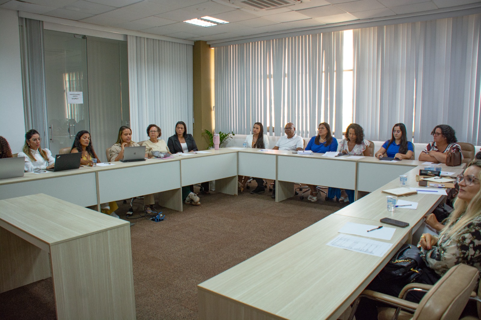 Lauro de Freitas discute ações para ampliar atendimento ao público neurodivergente