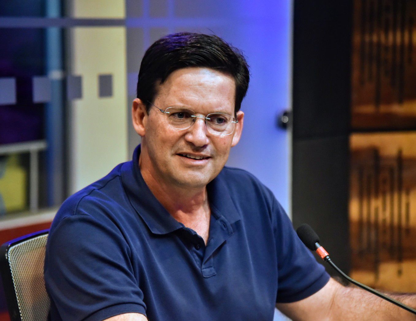 João Roma ironiza meta de 2049 para adutora e exalta crescimento de Flávio Bolsonaro