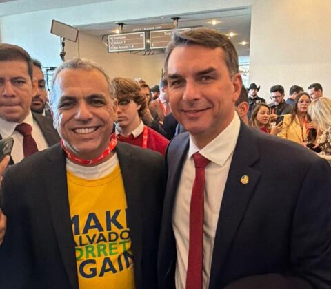 Imagem do post Câmara de Salvador aprova título de Cidadão Soteropolitano para Flávio Bolsonaro