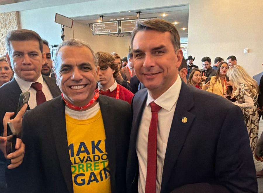 Câmara de Salvador aprova título de Cidadão Soteropolitano para Flávio Bolsonaro