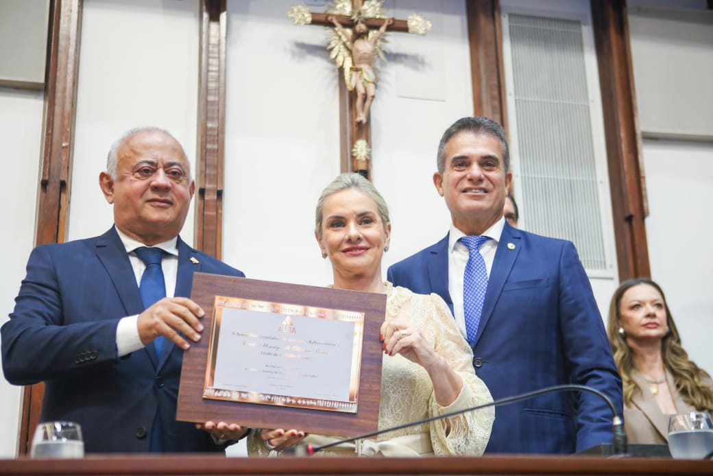 Ivana Bastos destaca legado do presidente da FIEB em homenagem na ALBA