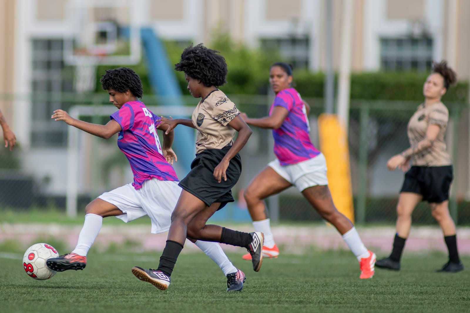Copa Loreta Valadares tem goleadas e destaque para mães atletas no fim de semana