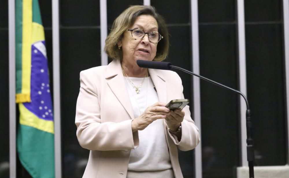 Lídice da Mata celebra queda histórica na desigualdade social da Bahia no governo Jerônimo