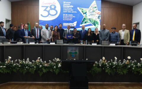 Imagem do post Jerônimo recebe título de cidadão eunapolitano e maior honraria da cidade durante aniversário de Eunápolis