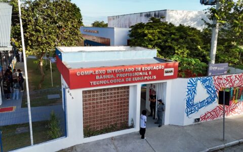 Imagem do post Governo do Estado entrega nova escola e pacote de investimentos em Eunápolis