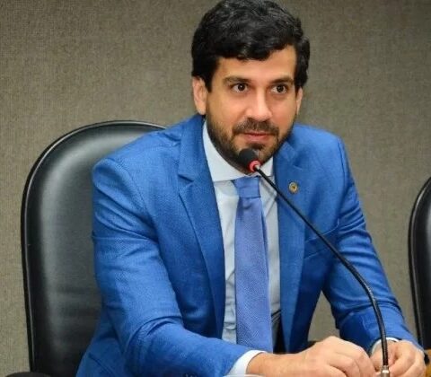 Imagem do post Manuel Rocha comemora sanção de lei que indica percentual mínimo de cacau em chocolates e destaca benefícios para a Bahia