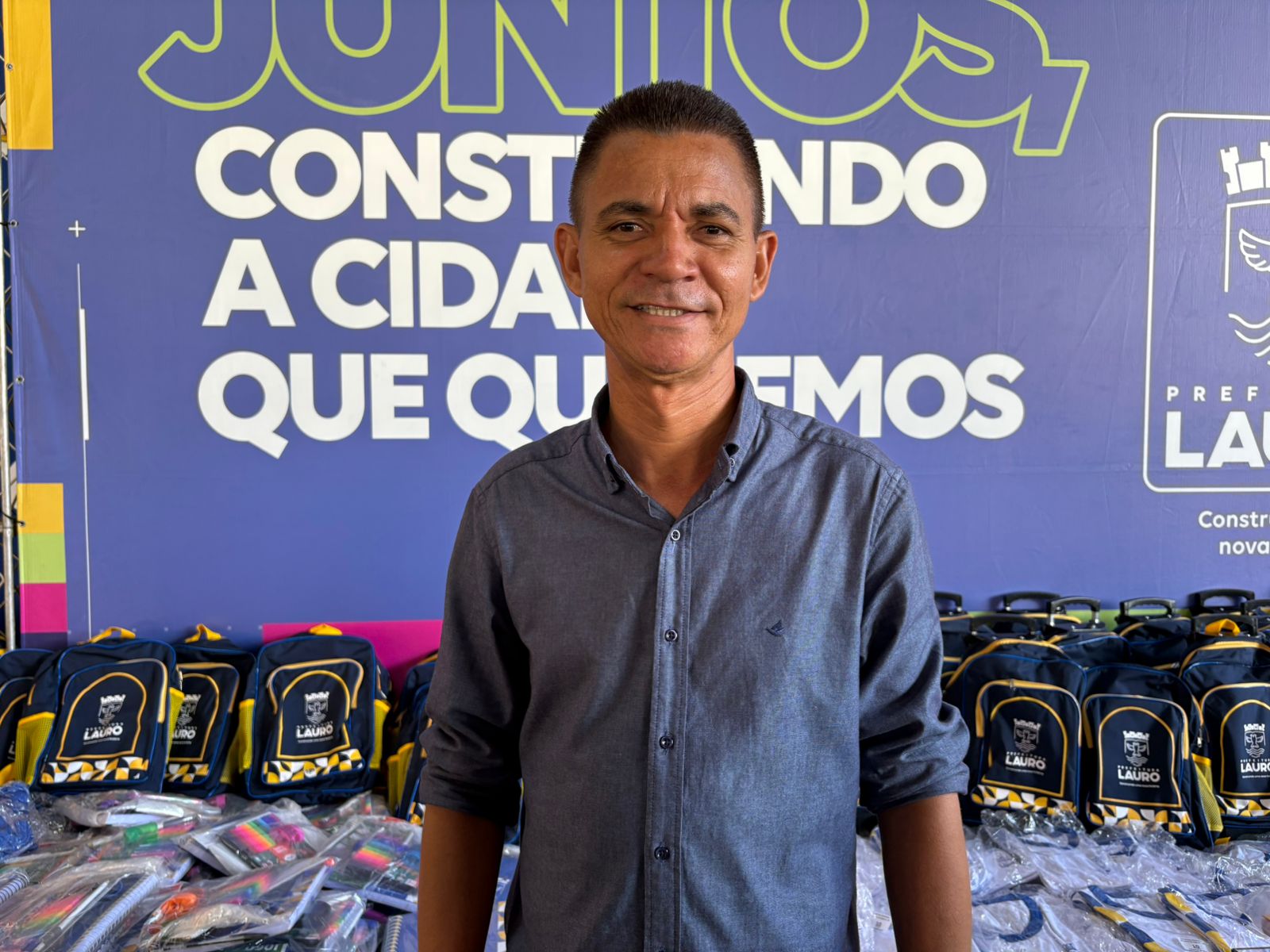 Vice de Lauro celebra entrega de fardas e dispara: “O povo quer mudança”