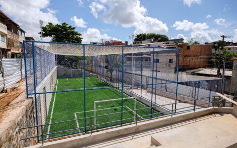 Imagem do post Praça Santa Bárbara ganha primeiro campo sintético de Lauro de Freitas