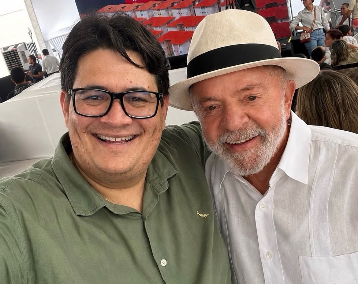 Tagner exalta Lula durante entrega de 384 apartamentos em Camaçari