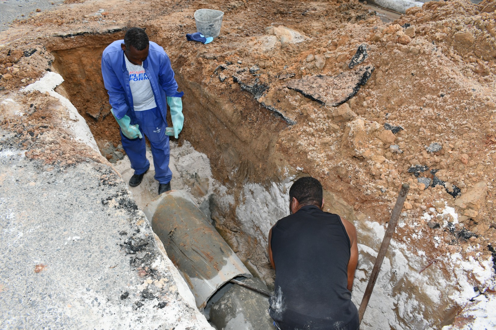 Prefeitura intensifica operação tapa-buraco e avança com obras de drenagem em Alagoinhas