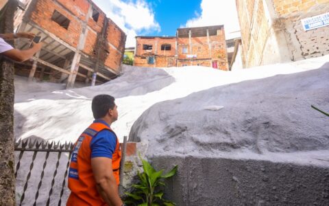 Imagem do post Prefeitura entrega nova proteção de encosta no Pero Vaz e beneficia 40 famílias