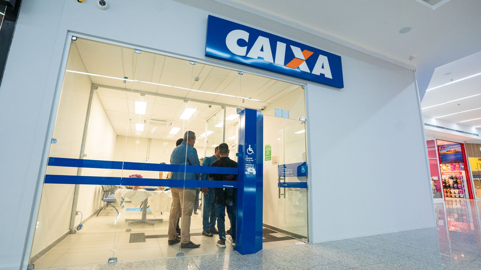 Após articulações políticas, agência da Caixa é inaugurada em Abrantes