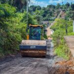 Prefeitura intensifica obras e melhora infraestrutura em rua de Capiarara, em Lauro de Freitas