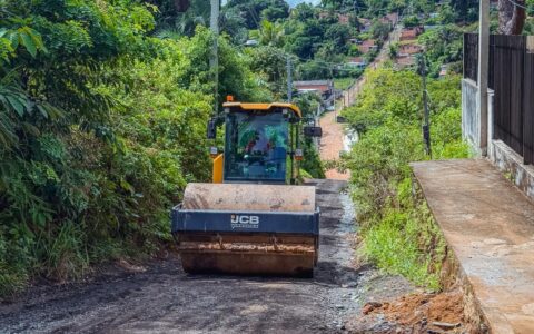 Imagem do post Prefeitura intensifica obras e melhora infraestrutura em rua de Capiarara, em Lauro de Freitas