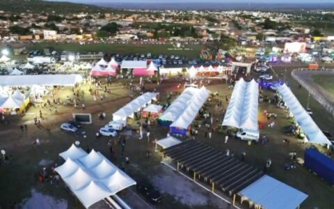 Imagem do post Feira Agropecuária de Morro do Chapéu começa com shows de Thiago Aquino e vaquejada
