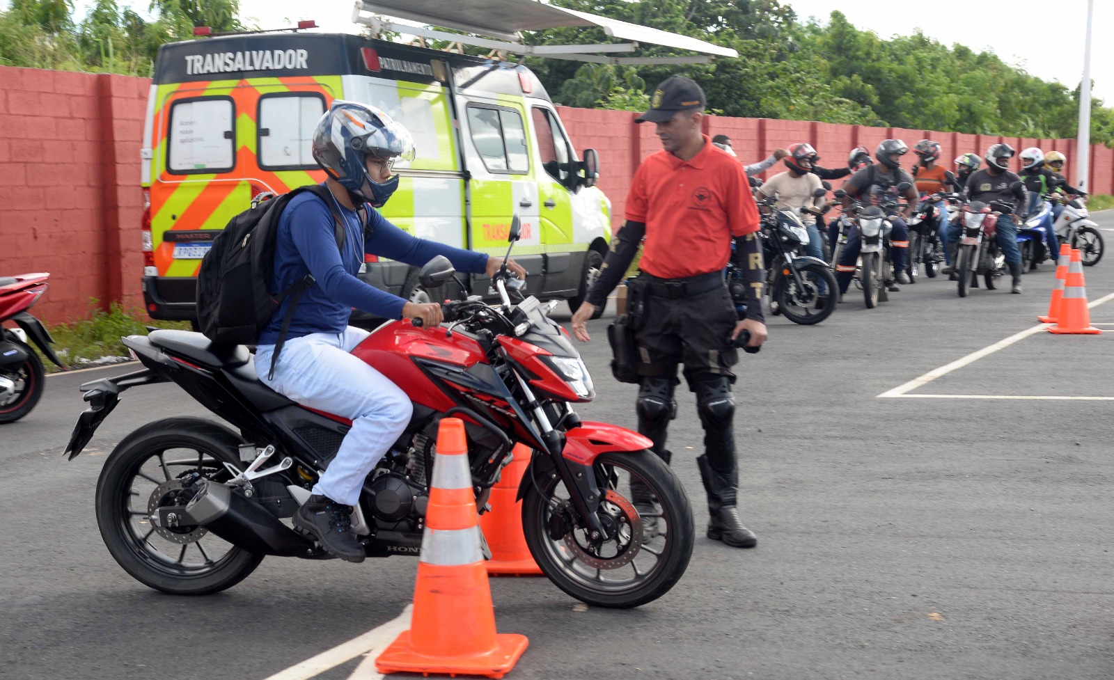Transalvador promove treinamento gratuito para motociclistas e alerta sobre alta de mortes em Salvador