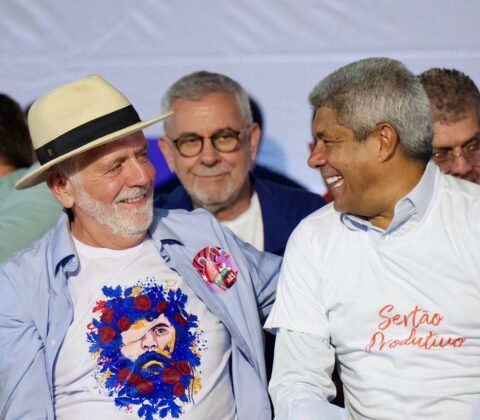 Imagem do post Wagner desafia baianos a encontrar obras de Bolsonaro na Bahia: “Procure de lanterna na mão”