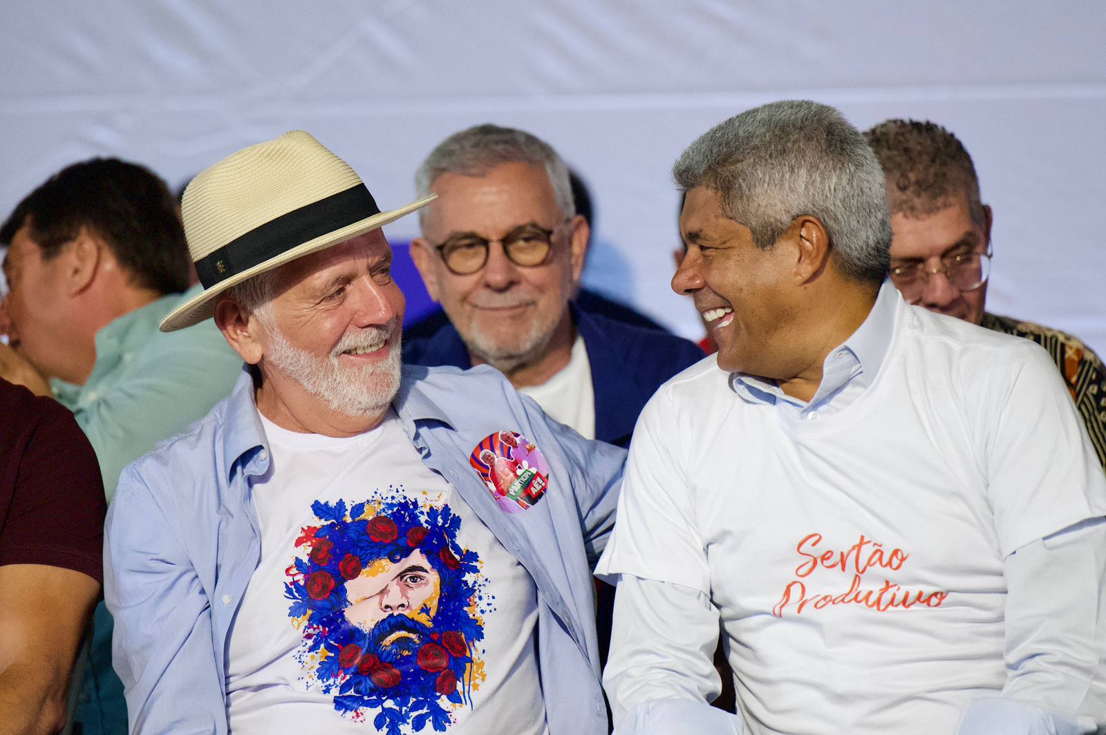 Wagner desafia baianos a encontrar obras de Bolsonaro na Bahia: “Procure de lanterna na mão”