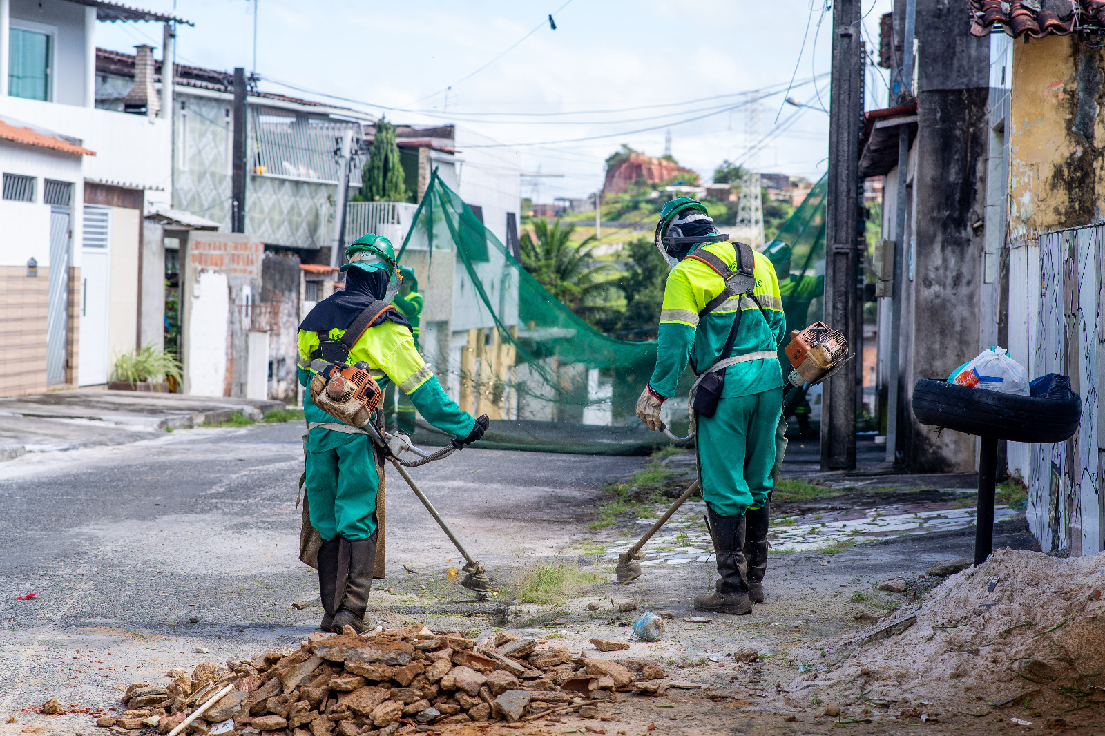 Prefeitura intensifica serviços públicos na região dos Phocs em Camaçari