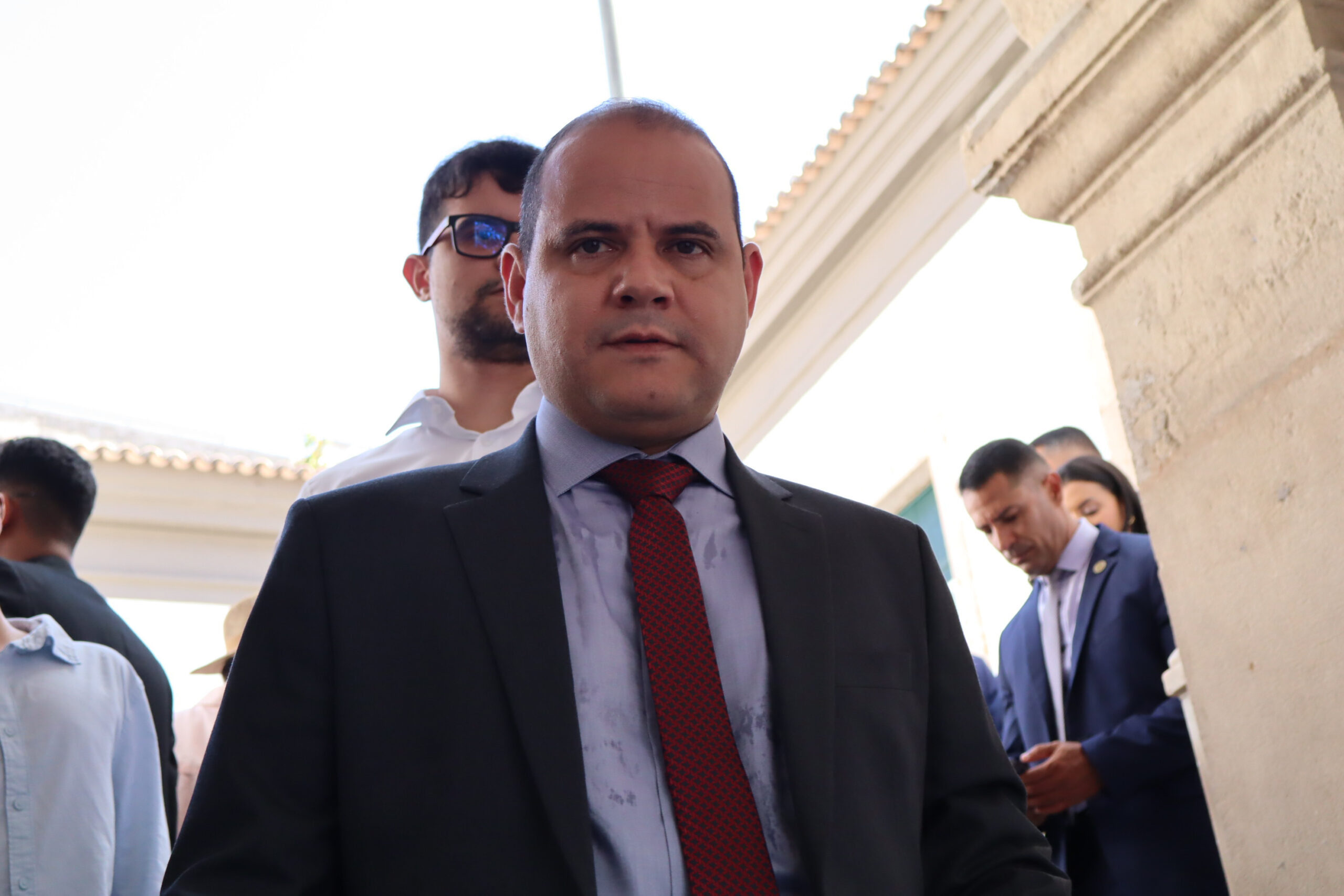 Randerson Leal rebate Teo Senna sobre emendas e cobra reunião com Bruno